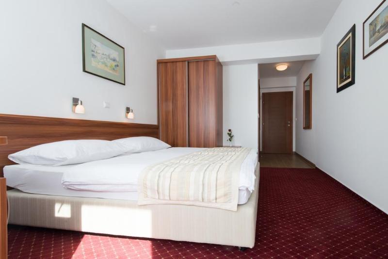 Hotel Nova เนอุม ภายนอก รูปภาพ