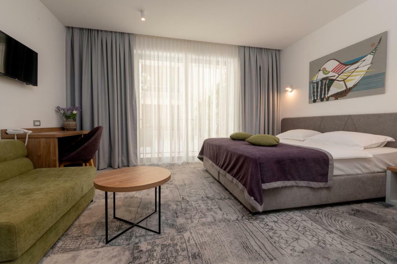 Hotel Nova เนอุม ภายนอก รูปภาพ