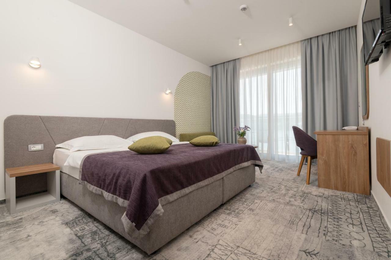 Hotel Nova เนอุม ภายนอก รูปภาพ